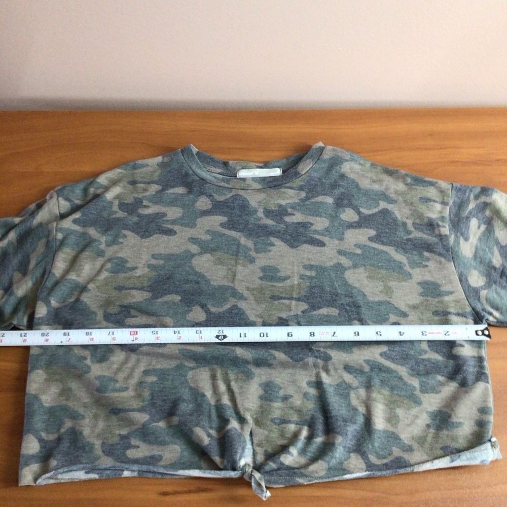 SALE Women's Tresics Camo Green Tie Front Cropped T Shirt Size Small - Picture 7 of 8